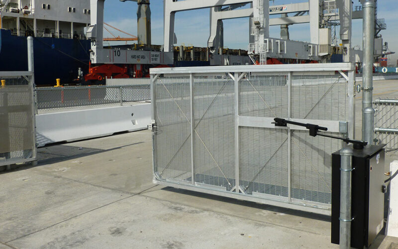 Heavy duty swing gate