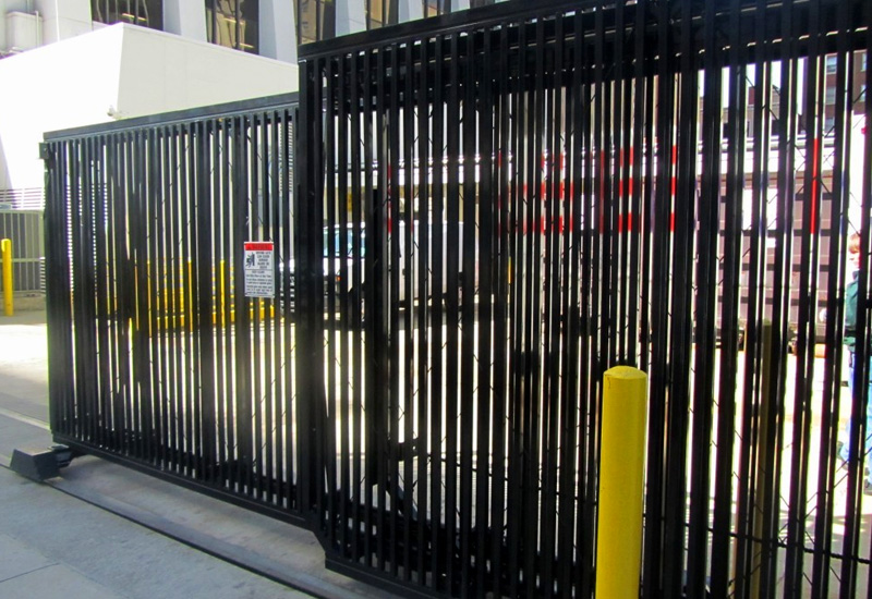 Telescoping box frame roller gate