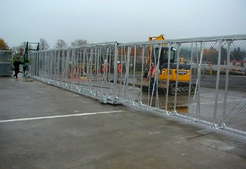 Telescoping box frame roller gate