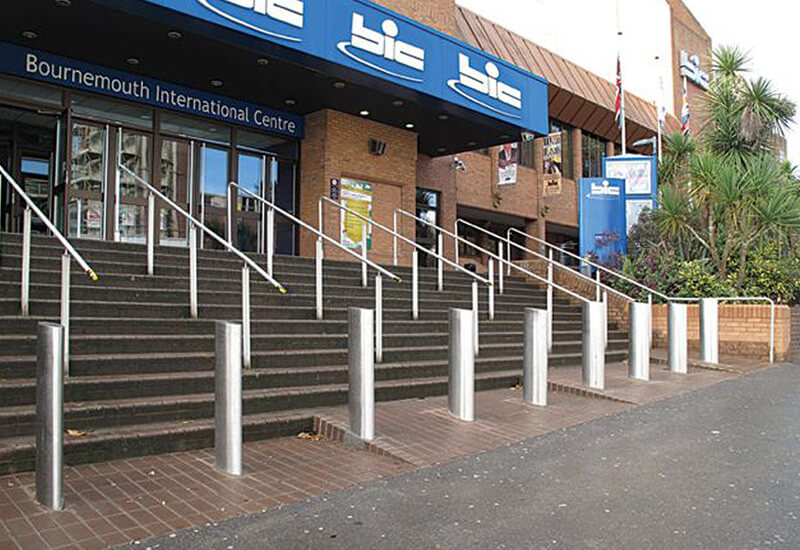 Truckstopper 3 fixed bollard