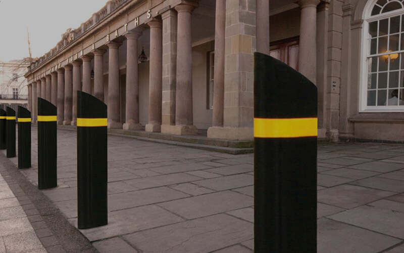 Truckstopper 7-40 crash bollards